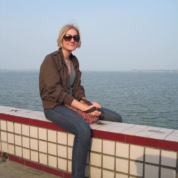 Meet your Posher, Laura - Picture 1 of 1